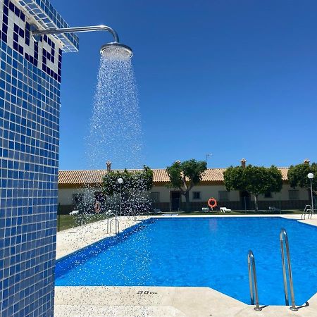 Hostal Los Mellizos Conil De La Frontera Extérieur photo Solar shower