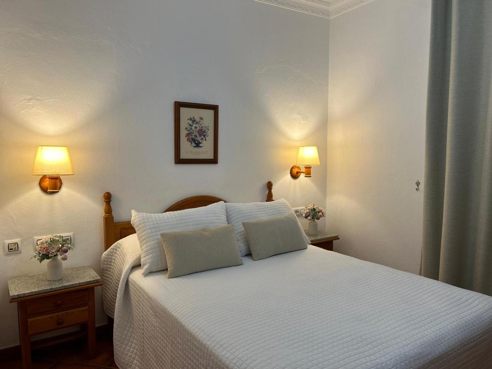 Hostal Los Mellizos Conil De La Frontera Extérieur photo A bedroom at the hotel